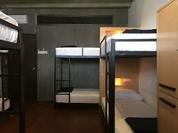 The Frame Guesthouse - Hostel