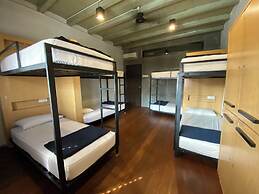 The Frame Guesthouse - Hostel