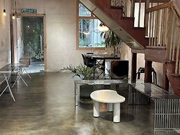The Frame Guesthouse - Hostel