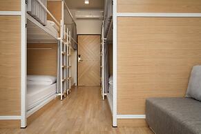 Bed One Block Hostel