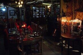 T'Niqua Stable Inn