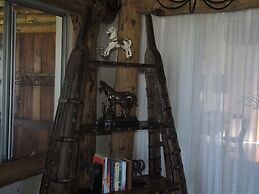 T'Niqua Stable Inn