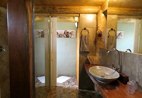 T'Niqua Stable Inn