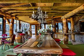 T'Niqua Stable Inn