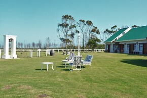 T'Niqua Stable Inn