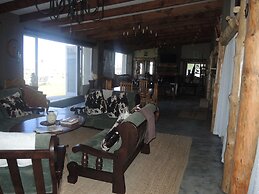 T'Niqua Stable Inn