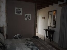 T'Niqua Stable Inn