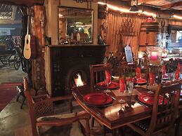 T'Niqua Stable Inn