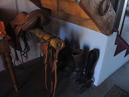 T'Niqua Stable Inn