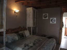 T'Niqua Stable Inn