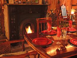 T'Niqua Stable Inn