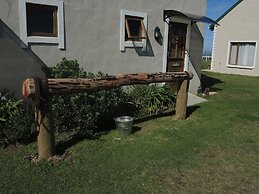 T'Niqua Stable Inn