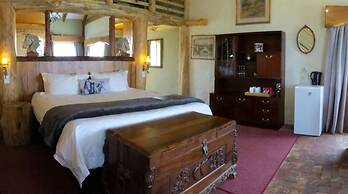 T'Niqua Stable Inn
