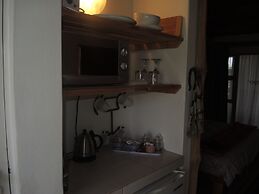 T'Niqua Stable Inn