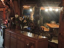 T'Niqua Stable Inn