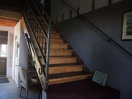 T'Niqua Stable Inn
