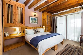 T'Niqua Stable Inn