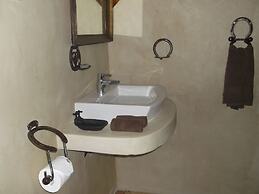 T'Niqua Stable Inn