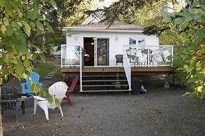 Lakefront Cottage in Manitou Beach