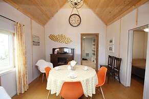 Lakefront Cottage in Manitou Beach