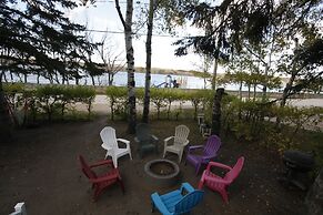 Lakefront Cottage in Manitou Beach
