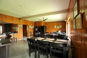 Cedar Lodge by Aahma
