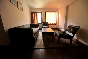 Cedar Lodge by Aahma