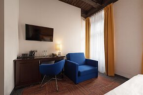 Palazzo Rosso Old Town