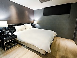CHECK inn Taipei Main Station