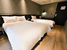 CHECK inn Taipei Main Station