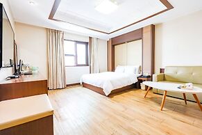 Charlot Castle Hotel
