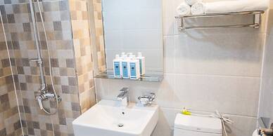 Paulownia Hostel & Guest House