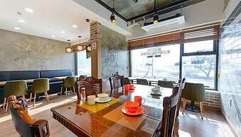 Paulownia Hostel & Guest House