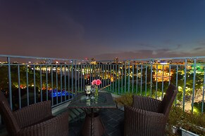 Bella Premier Hotel & Rooftop Skybar