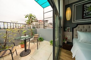 Bella Premier Hotel & Rooftop Skybar