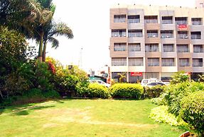 Hotel Apaar with Sea Face Garden Restaurant