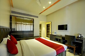 Hotel Apaar with Sea Face Garden Restaurant