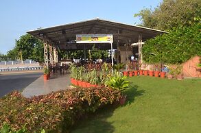 Hotel Apaar with Sea Face Garden Restaurant