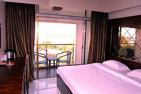 Hotel Apaar with Sea Face Garden Restaurant