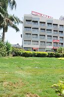 Hotel Apaar with Sea Face Garden Restaurant