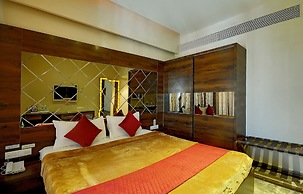 Hotel Apaar with Sea Face Garden Restaurant