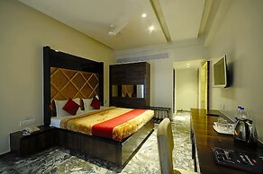 Hotel Apaar with Sea Face Garden Restaurant
