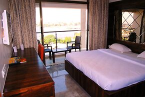 Hotel Apaar with Sea Face Garden Restaurant