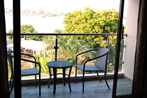 Hotel Apaar with Sea Face Garden Restaurant
