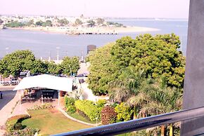 Hotel Apaar with Sea Face Garden Restaurant