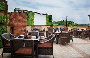 Glades Hotel