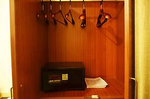 Mint Hotel Premia