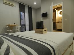 Mola Rooms