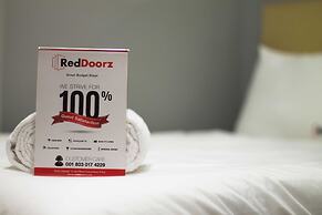 RedDoorz near Trans Studio Mall 2