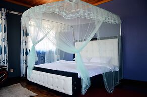 Karen Bomas Inn